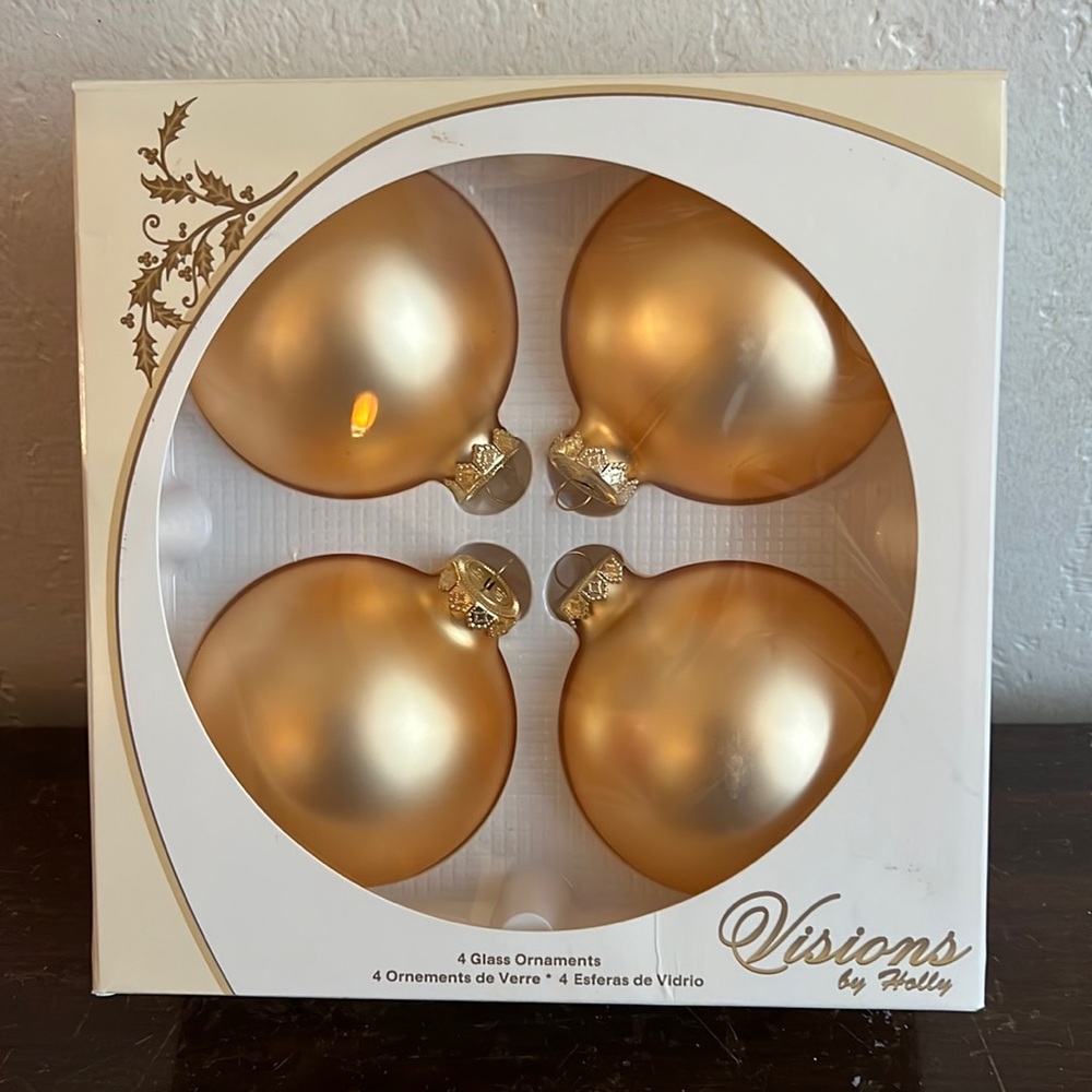 Holly large ornaments set a four